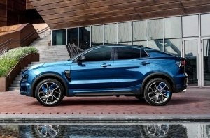 Volvo XC40 примерил кузов кросс-купе