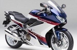 Новый полногабаритный байк Honda с V4
