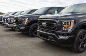 Ford доробатывает новый F-150 на парковке