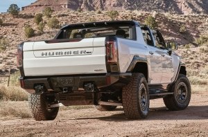 Леброн Джеймс снял обзор о новом Hummer EV