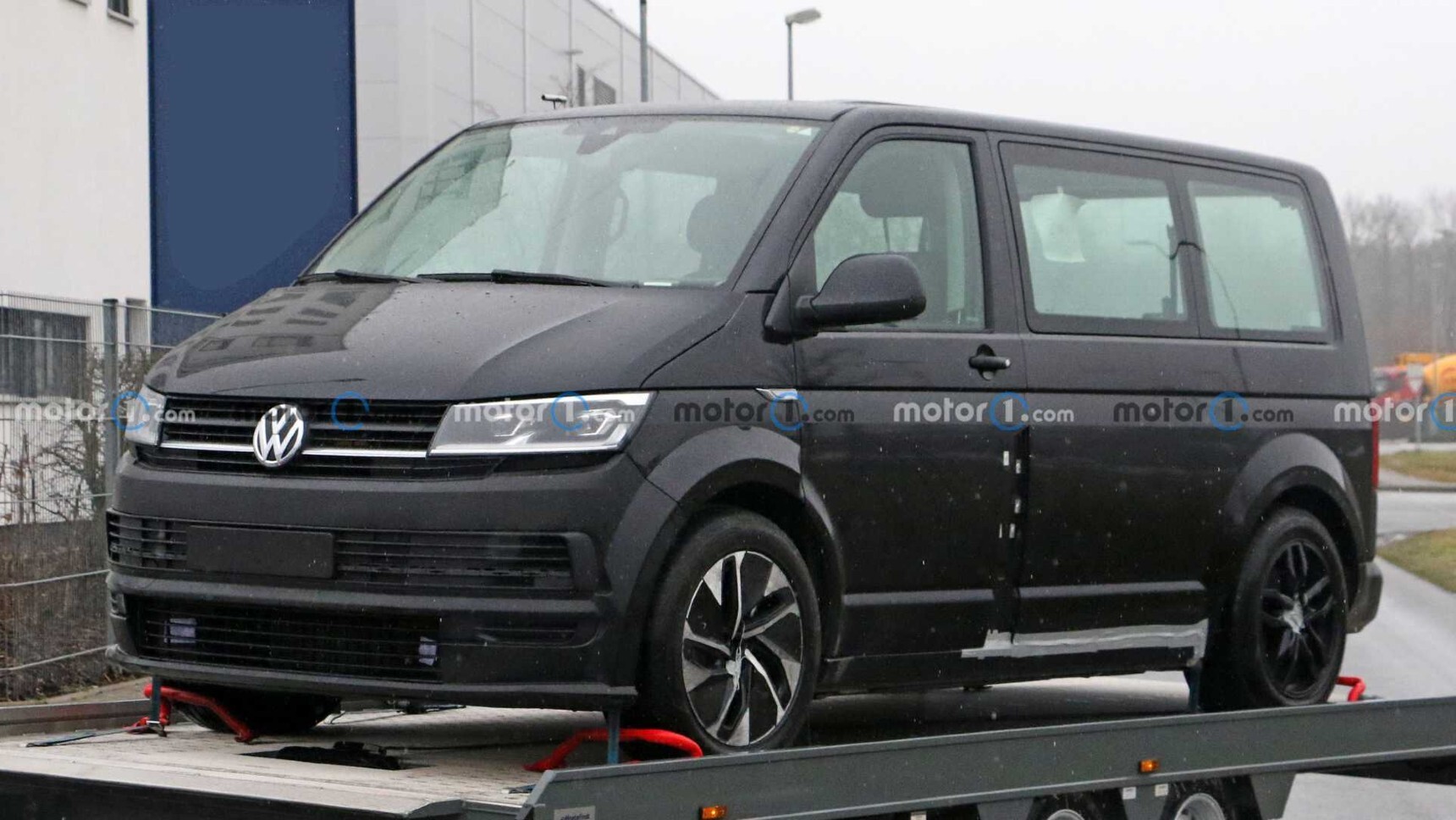 Volkswagen приступил к тестам электрического фургона ID. Buzz