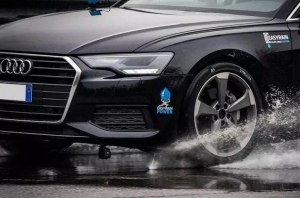 Audi кинула вызов аквапланированию!