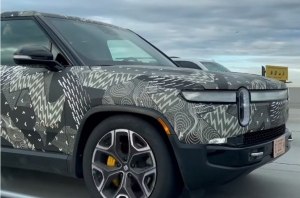 Электрический пикап Rivian R1T управляет сам без помощи водителя (видео) Электрический пикап Rivian R1T управляет сам без помощи водителя (видео)