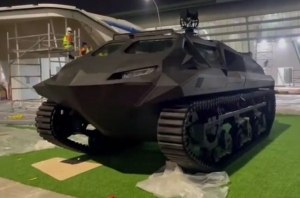 Украинцы создали гибридный плавающий танк мощностью 2500 сил (видео)