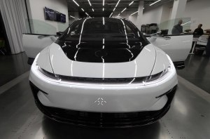 Geely и Foxconn будут производить электромобили в Китае