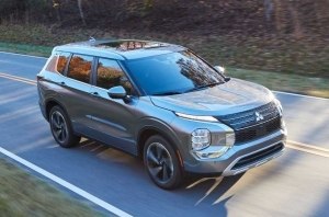 Два поколения Outlander будут продаваться вместе