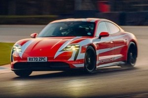 13 рекордов Porsche Taycan (видео)