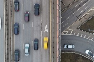 Полоса общественного транспорта? Не, не слышали!