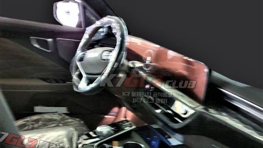 Салон седана Kia K8 раскрыт на фотографиях Салон седана Kia K8 раскрыт на фотографиях
