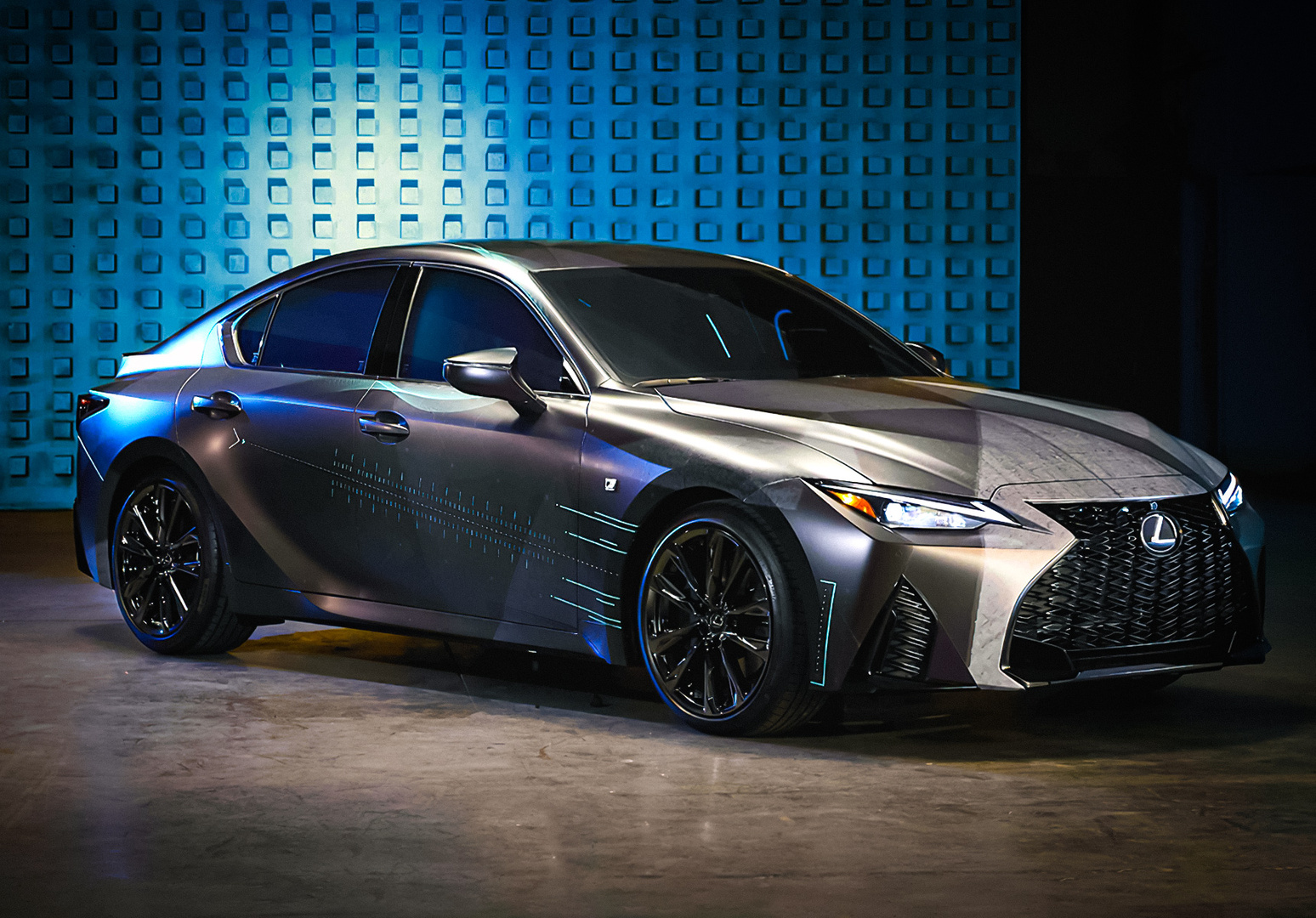 Посмотрите на Lexus для геймеров с приставкой в салоне