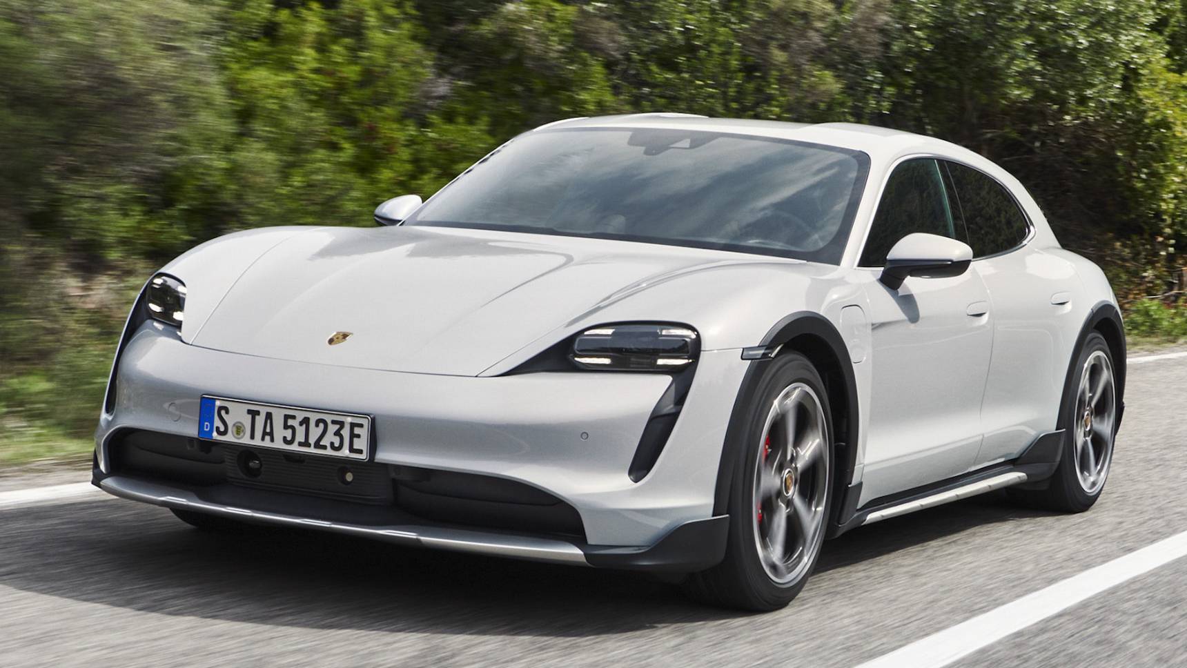 Электроседан Porsche Taycan превратился в спортуниверсал