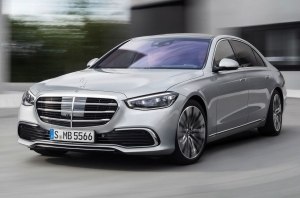 Mercedes очень круто прорекламировал бесполезную опцию S-Класса Mercedes очень круто прорекламировал бесполезную опцию S-Класса