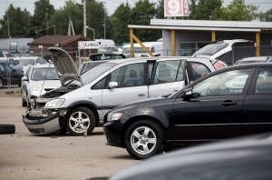 Коронавирус помешал потоку б/у авто из Литвы