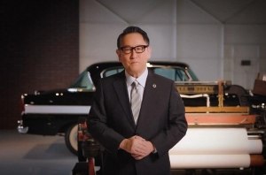 Глава Toyota посоветовал Apple приготовиться к трудностям