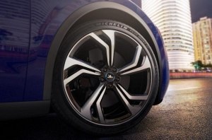 Автомобили без покрышек: автопром ждет еще один дефицит Автомобили без покрышек: автопром ждет еще один дефицит