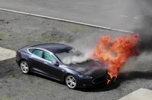 «Почему так часто загораешься?» — откровения Tesla