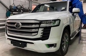 Toyota LC 300 без камуфляжа: теперь профиль и вид сзади Toyota LC 300 без камуфляжа: теперь профиль и вид сзади