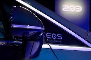 Почему на EQS нет боковых камер?