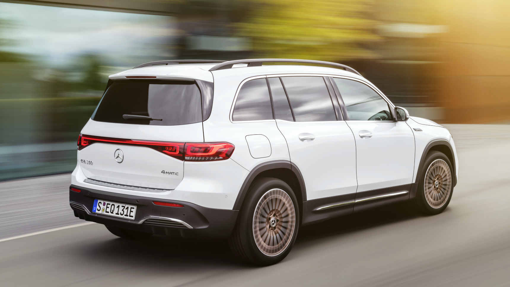 Mercedes представил новый кроссовер EQB