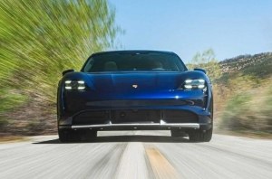 Самый главный драг-рейсинг: Audi RS E-Tron GT против Porsche Taycan и Tesla Model S Самый главный драг-рейсинг: Audi RS E-Tron GT против Porsche Taycan и Tesla Model S