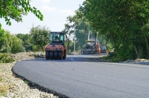На двух участках трасс М-05 и М-06 в Киевской области перекрыто движение автотранспорта
