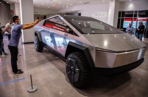 Количество заказов на Tesla Cybertruck перевалило за 1 млн!