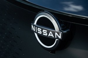 Nissan хочет поправить свое положение жертвуя Мерседесом Nissan хочет поправить свое положение жертвуя Мерседесом