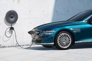 Когда дебютирует первый электрокроссовер Genesis?