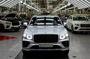 Богатым нужны новые игрушки: рекордные продажи Bentley