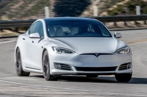 Tesla хитрит с динамическими показателями?