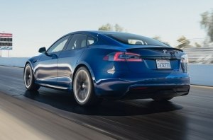 Просто лучший автомобиль? Новая Tesla Model S Plaid бьёт все рекорды