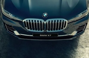 Фото обновленного BMW X7 на Нюрбургринге