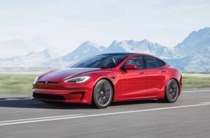 Tesla Model S Plaid официально обновила рекорд в заезде на четверть мили