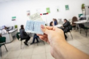 Сервисные центры МВД предупреждают о перебоях с выдачей прав