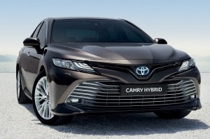 Для Верховной Рады хотят купить 21 черную Toyota Camry на 18 млн гривен