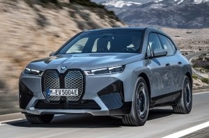 BMW опубликовала подробности о новом BMW iX xDrive50 2022 года