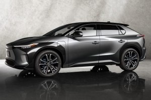 Топ-менеджер Toyota назвал электрокары злом