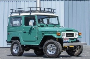 Такая только у Тома Хэнкса: голливудский актер продает свой Land Cruiser
