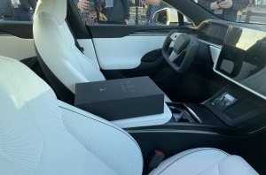 Учитесь управлять штурвалом:  Model X и Model S традиционный руль не положен