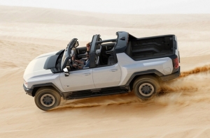 Слон со скоростью гепарда: демонстрация разгона Hummer EV
