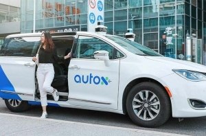 Роботакси от AutoX опередили Теслу