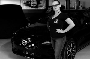 Volvo превратит старое купе Volvo PV544 в электрокар при помощи женщин