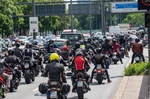 Немецкие мотоциклисты протестуют против ограничений скорости и запретов
