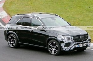 Обновленный Mercedes-Benz GLE 2022 года заметили на Нюрбургринге