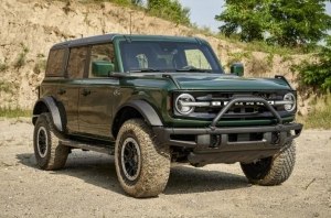Новый Ford Bronco начнут красить в цвет внедорожников первого поколения Новый Ford Bronco начнут красить в цвет внедорожников первого поколения