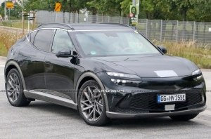 В Сети появились снимки прототипа кроссовера Genesis GV60