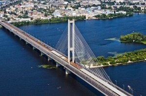 В Киеве больше чем на месяц частично перекрыли Южный мост: схема