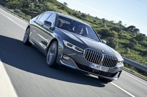 «Семерка» BMW станет электро уже в следующем году