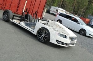 Видео: как строится полноразмерый Volvo V70 из конструктора Lego Видео: как строится полноразмерый Volvo V70 из конструктора Lego