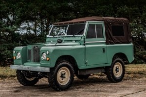 60-летней Defender превратили в электромобиль